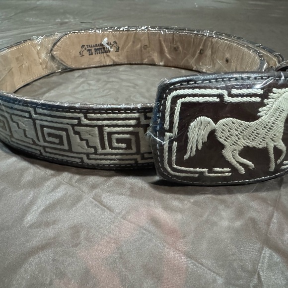 Cinto piteado Brown Belt with Horse Design - Picture 1 of 4
